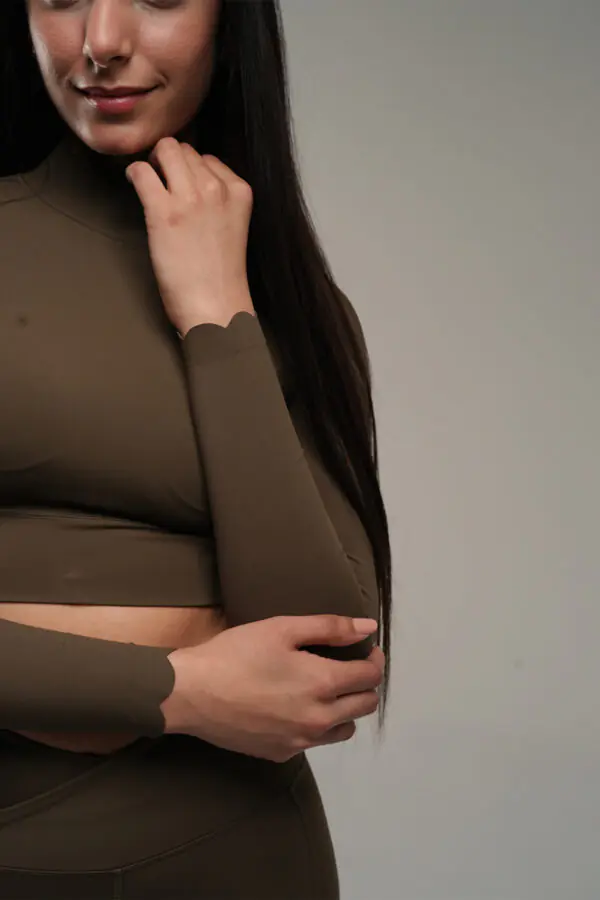 Scallop Back-Long Sleeve Blouse