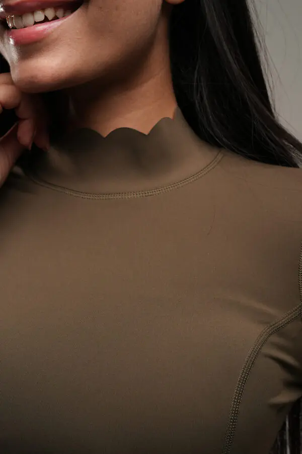 Scallop Back-Long Sleeve Blouse