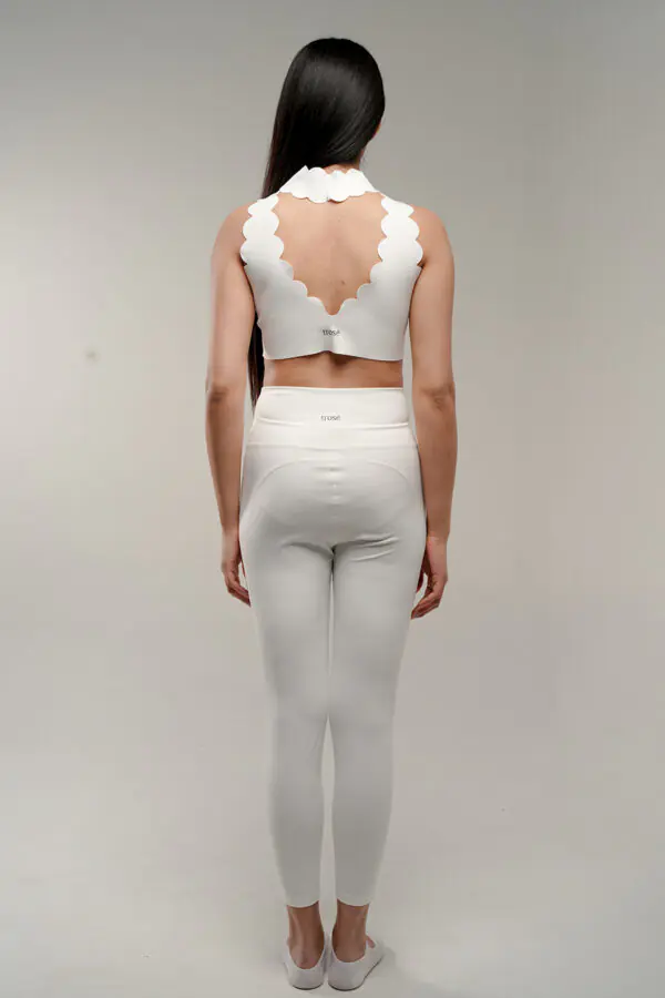 Snow Crisscross Leggings with V-cut waistband Back View